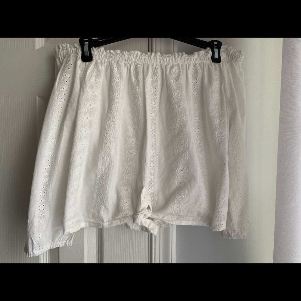 white lace cropped blouse 🤍